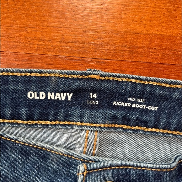 Old Navy Women’s Blue Jeans
Mid-Rise Kicker Boot-Cut - Picture 4 of 4